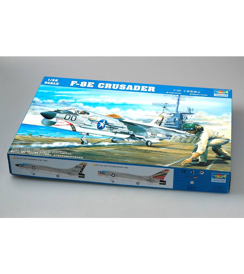 1:32 AIRCRAFT F-8E CRUSADER