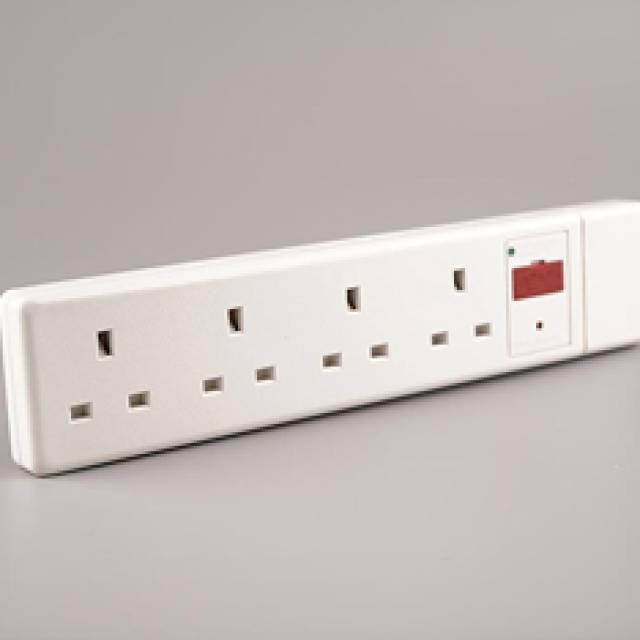 WK EXT SKT 4G 13A H/D NEON FUSE WHT (F10+1) (Bx10)