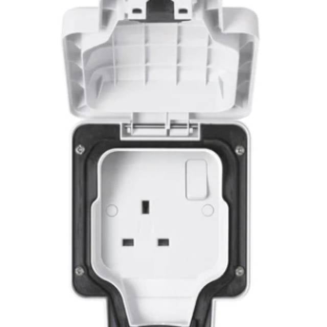 13A IP66 1G SURFACE SOCKET SWITCHED WHT