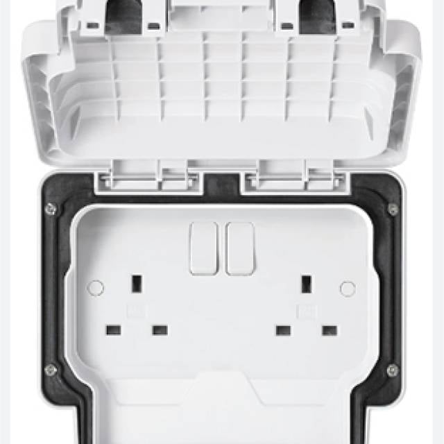 13A IP66 2G SURFACE SOCKET SWITCHED WHT