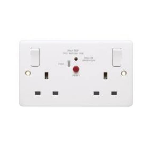 PROFILE+ WHITE 13A SW SOCKET 2G USB C+C
