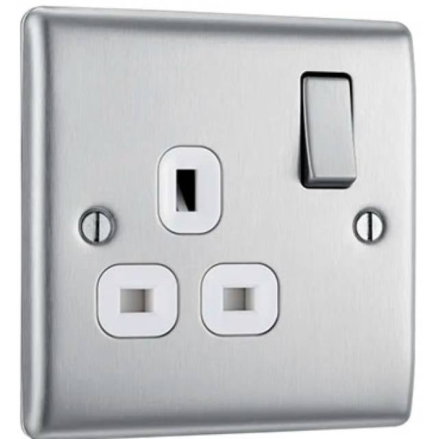 NEXUS MTL 13A 1G SW SOCKET BR STL WHT (Bx5)